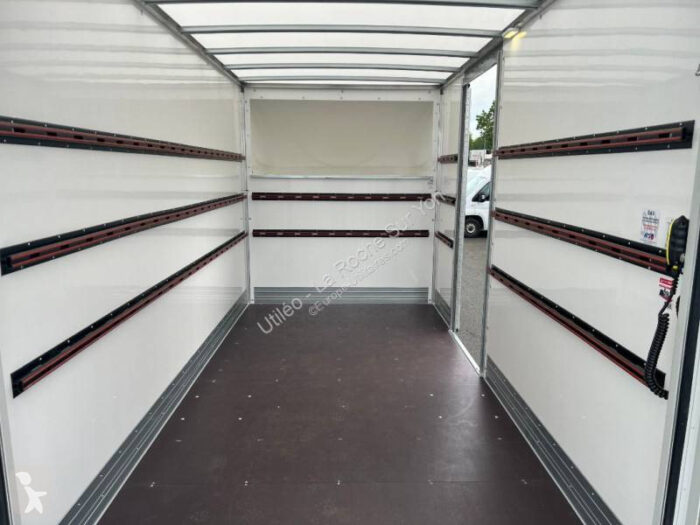 Nissan Interstar Caisse grand volume L4 2.0 DCI 170CH - Image 11