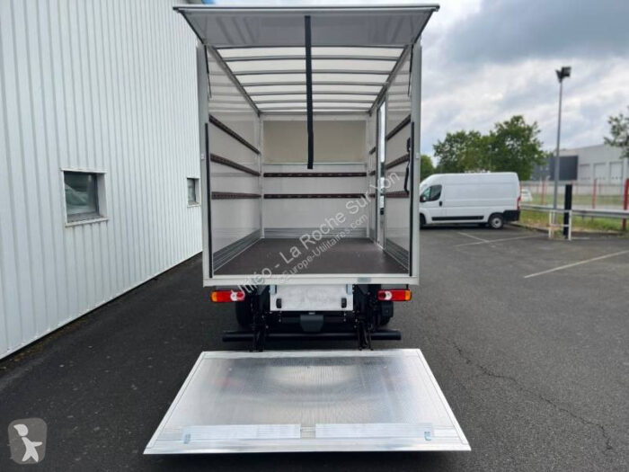 Nissan Interstar Caisse grand volume L4 2.0 DCI 170CH - Image 8