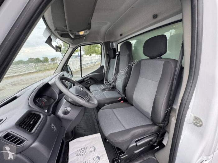 Nissan Interstar Caisse grand volume 165 ch - Image 12
