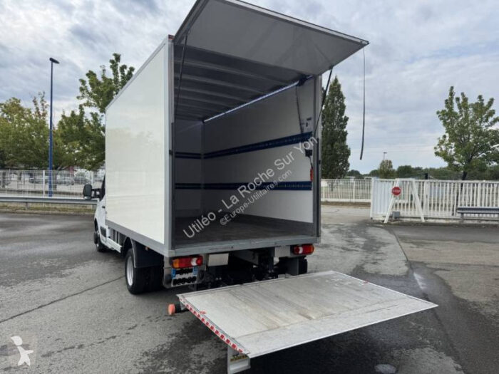 Nissan Interstar Caisse grand volume 165 ch - Image 8