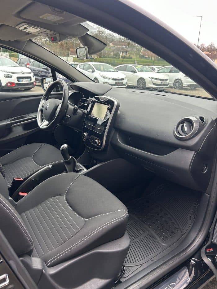 Renault CLIO ESTATE 0.9l TCE 90CH LIMITED - Image 15