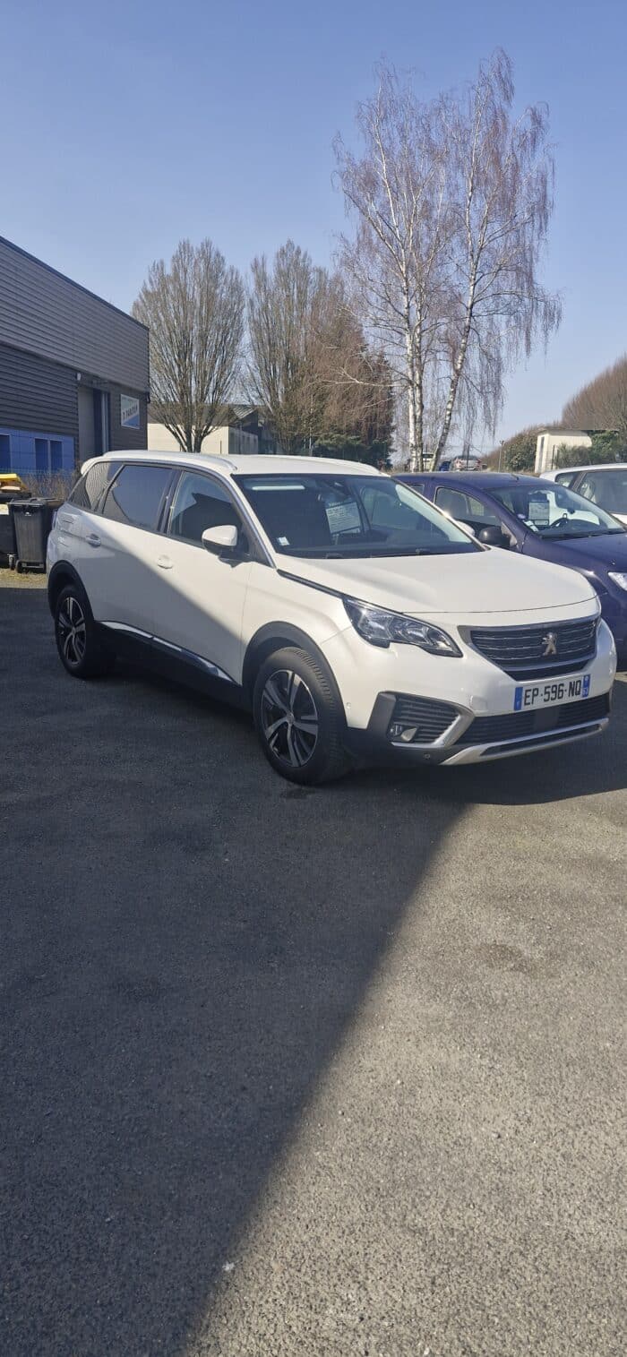 Peugeot 5008 - Image 1