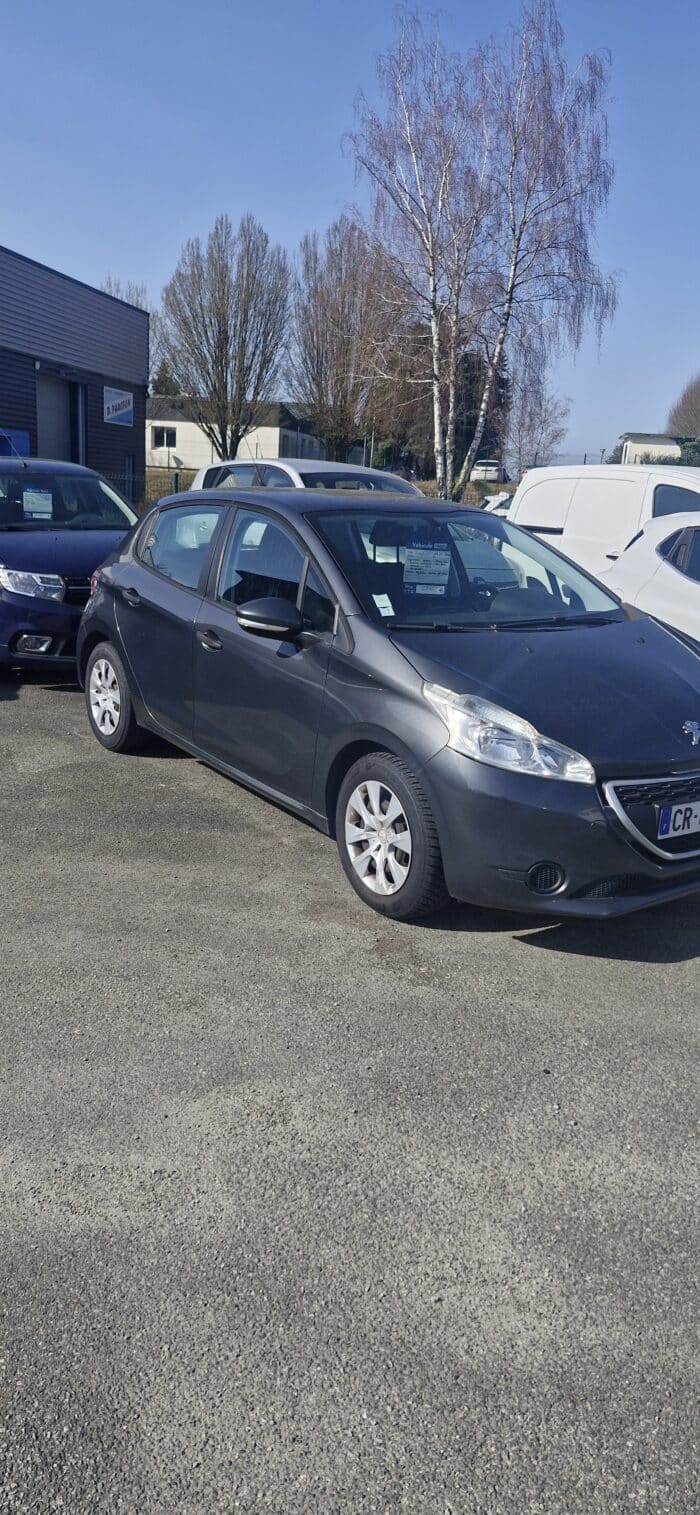 Peugeot 208 - Image 1