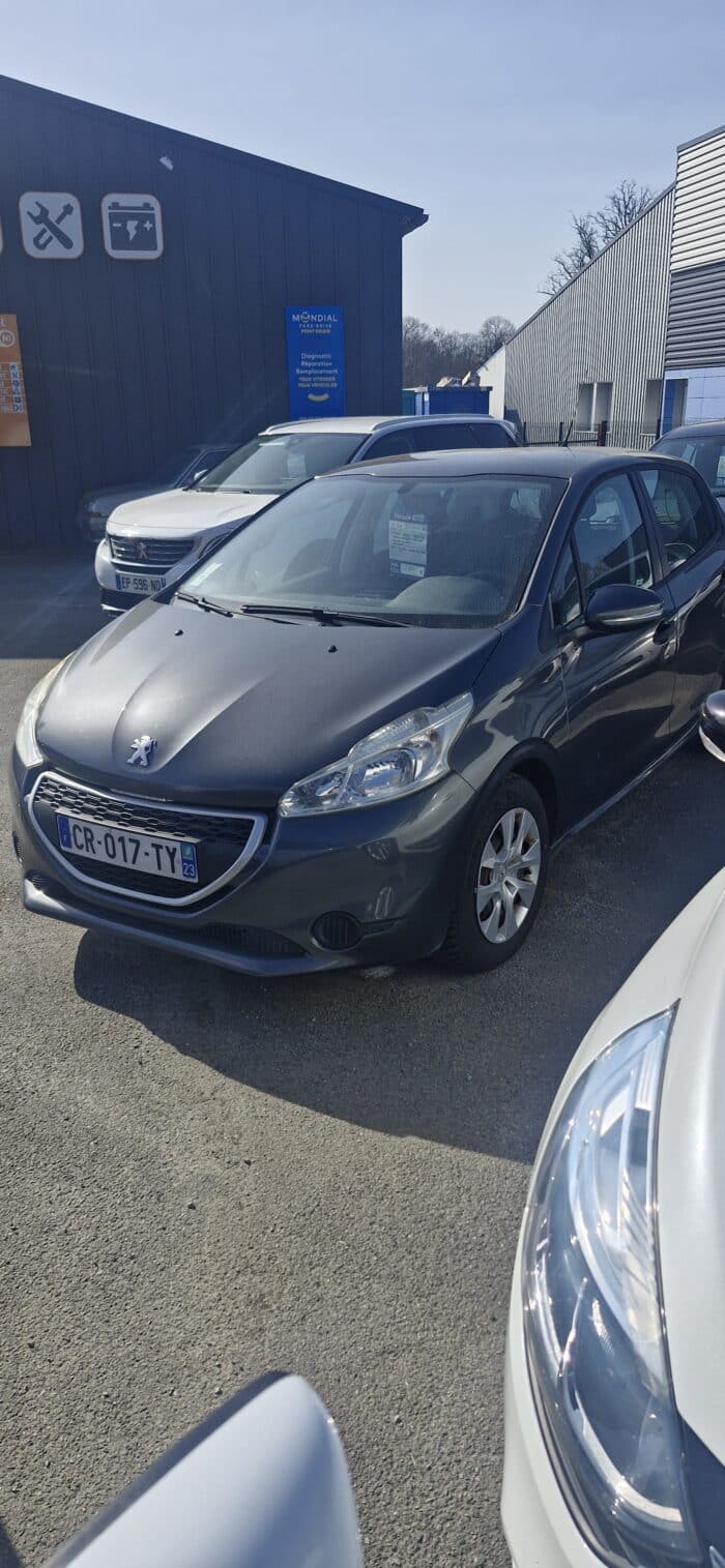 Peugeot 208 - Image 2