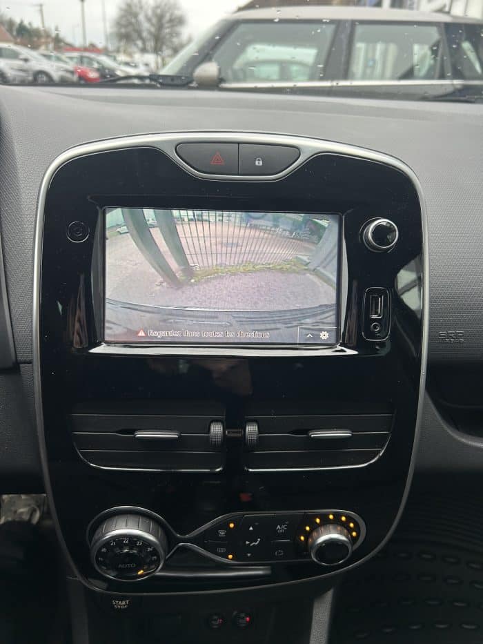 Renault CLIO ESTATE 0.9l TCE 90CH LIMITED - Image 18