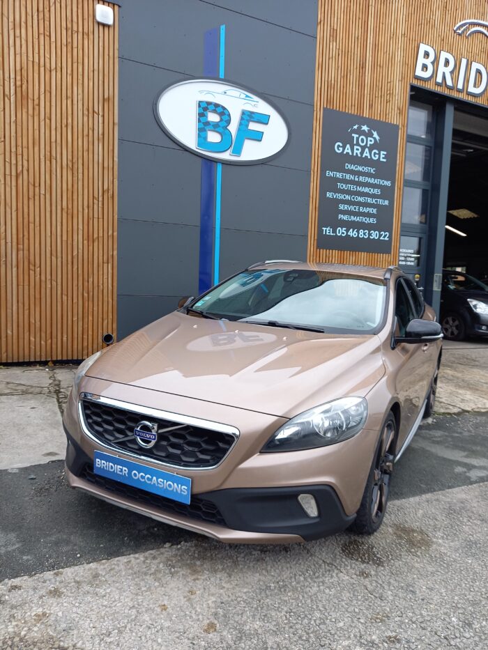 Volvo Volvo v40 cross country 2.0d 150 l5 20v turbo - Image 1