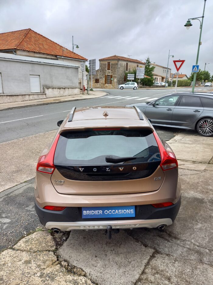 Volvo Volvo v40 cross country 2.0d 150 l5 20v turbo - Image 4