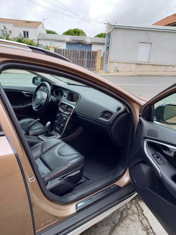 Volvo Volvo v40 cross country 2.0d 150 l5 20v turbo - Image 6