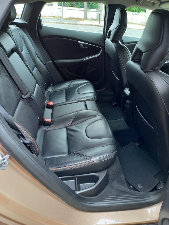 Volvo Volvo v40 cross country 2.0d 150 l5 20v turbo - Image 8