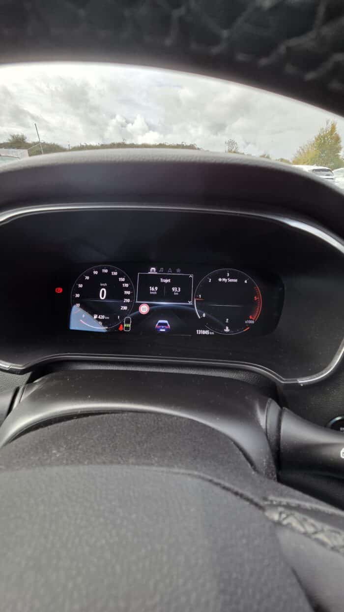 Renault MEGANE - Image 8