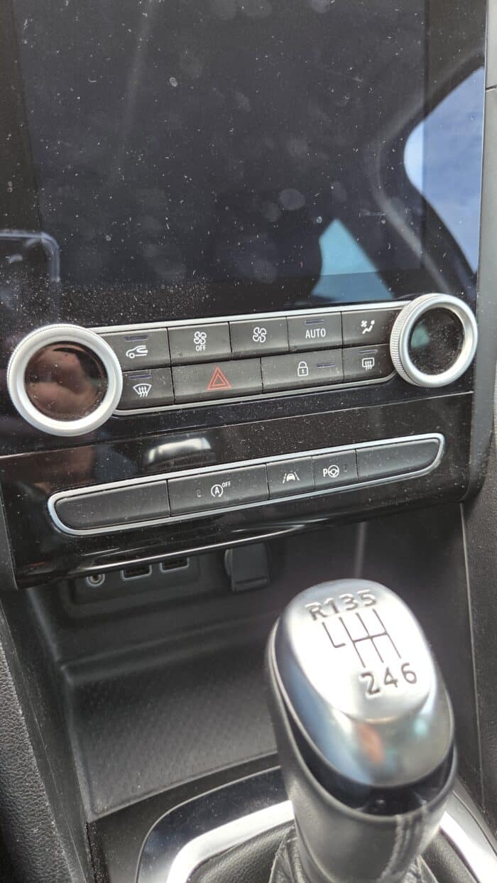 Renault MEGANE - Image 10