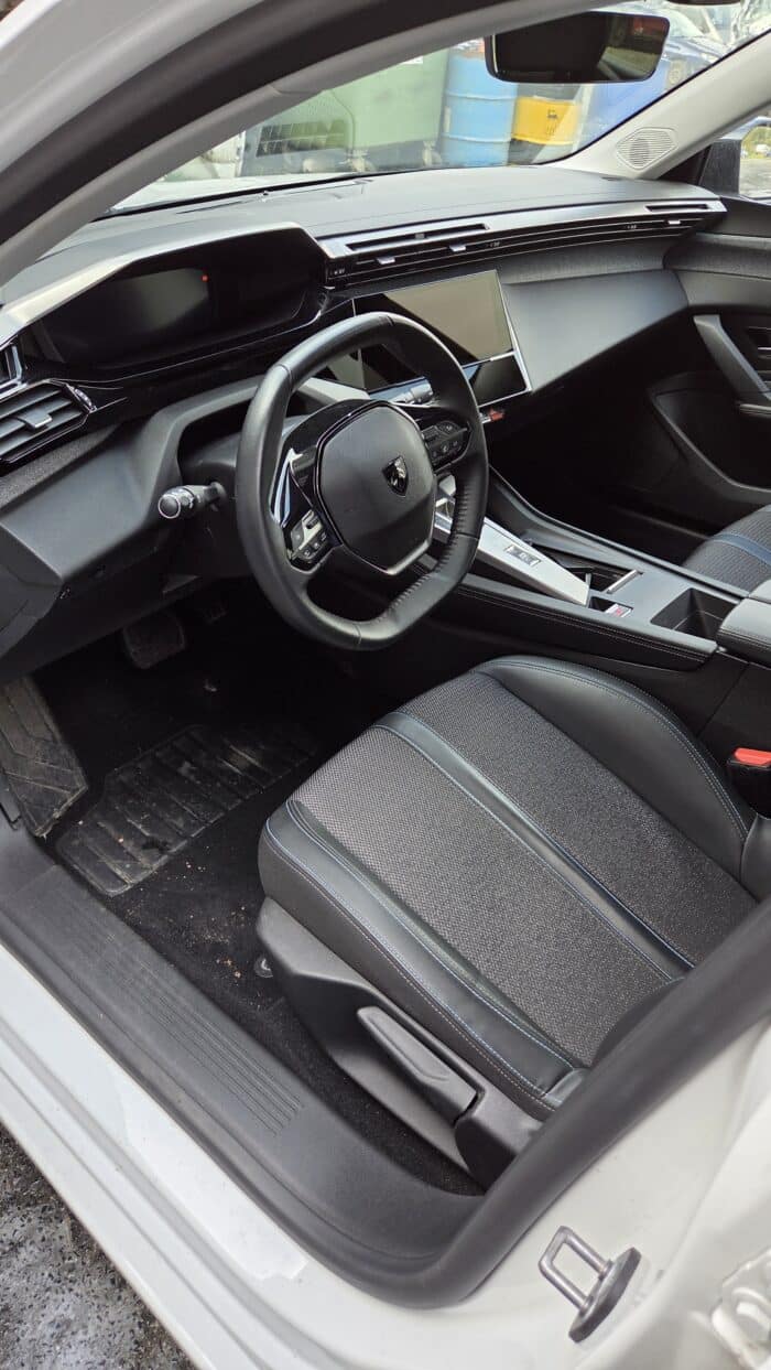 Peugeot 308 - Image 2