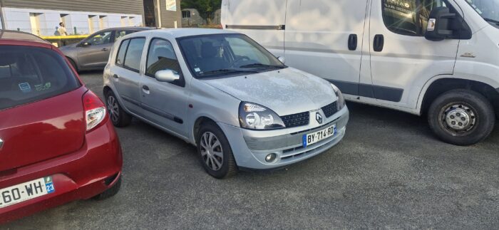 Renault Clio 1.2 essence - Image 1