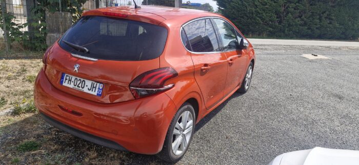 Peugeot 208 hdi 100 cv - Image 4