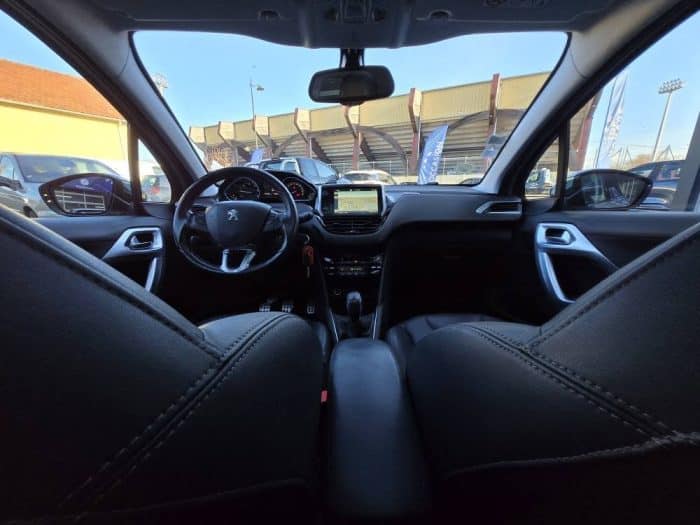 Peugeot 208 - Image 20