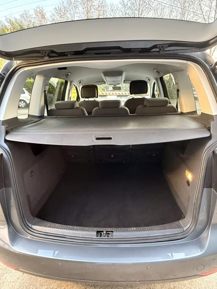 Volkswagen TOURAN - Image 6