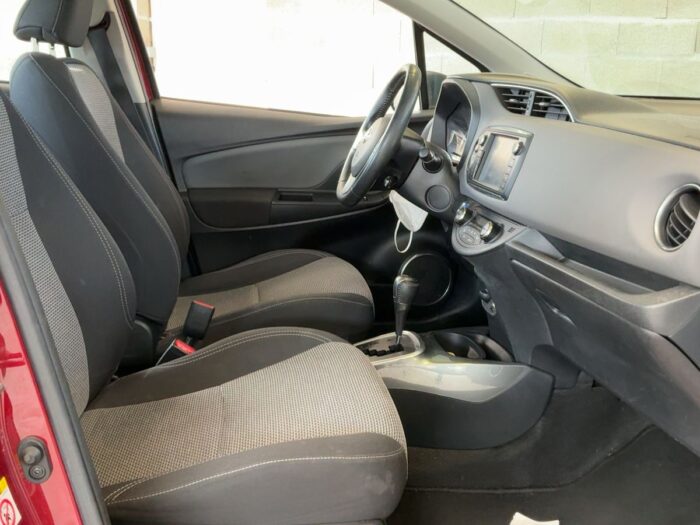 Toyota Yaris 1.5 Hybrid Dynamic - Image 6