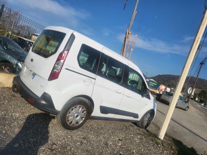 Ford CONNECT TOURNEO TREND - Image 2