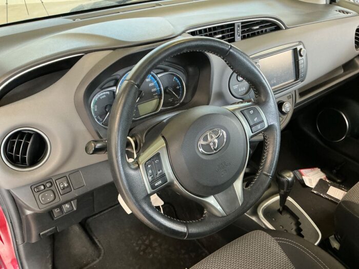 Toyota Yaris 1.5 Hybrid Dynamic - Image 14