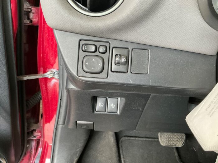 Toyota Yaris 1.5 Hybrid Dynamic - Image 9