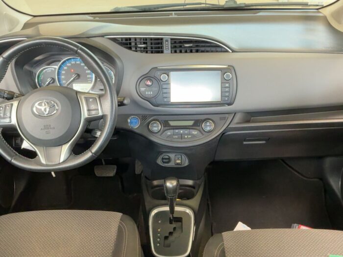 Toyota Yaris 1.5 Hybrid Dynamic - Image 11