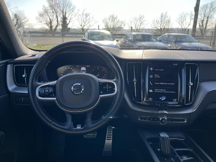 Volvo VOLVO XC60 B4 AWD 197 ch Geartronic 8 R-Design - Image 13