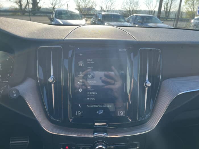 Volvo VOLVO XC60 B4 AWD 197 ch Geartronic 8 R-Design - Image 23