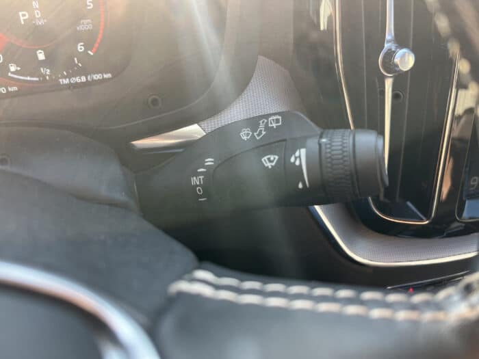 Volvo VOLVO XC60 B4 AWD 197 ch Geartronic 8 R-Design - Image 27