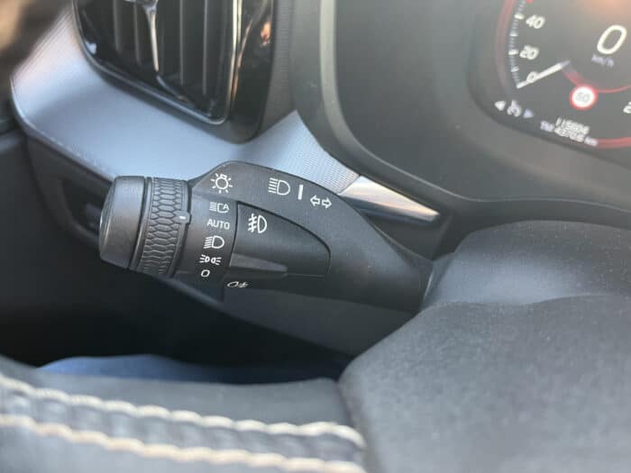 Volvo VOLVO XC60 B4 AWD 197 ch Geartronic 8 R-Design - Image 28