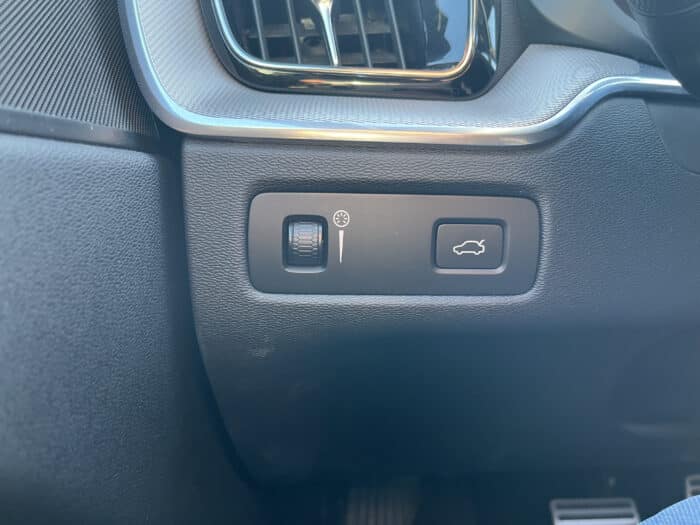 Volvo VOLVO XC60 B4 AWD 197 ch Geartronic 8 R-Design - Image 31