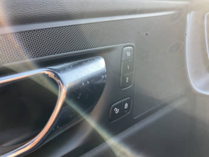 Volvo VOLVO XC60 B4 AWD 197 ch Geartronic 8 R-Design - Image 32