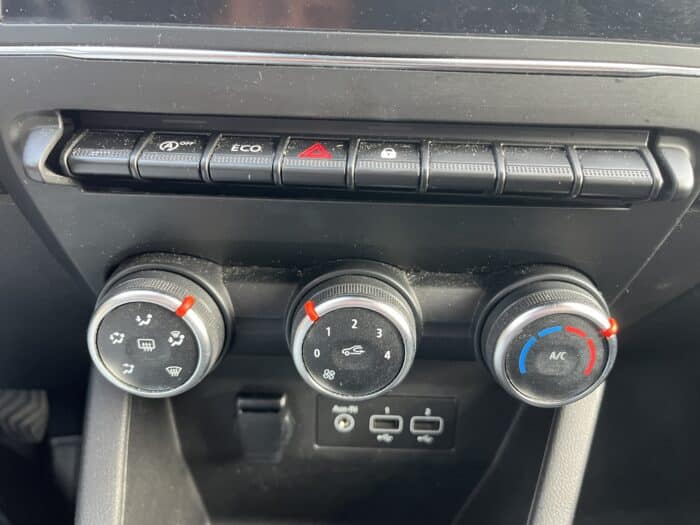 Renault Clio 5 Business Blue dCi 100 - 21N - Image 24