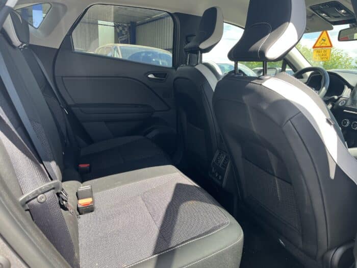 Renault Captur Techno E-Tech full hybrid 145 - Image 16