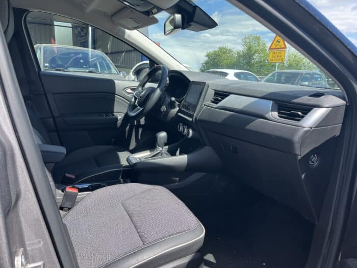 Renault Captur Techno E-Tech full hybrid 145 - Image 17