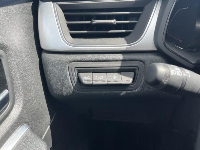 Renault Captur Techno E-Tech full hybrid 145 - Image 19