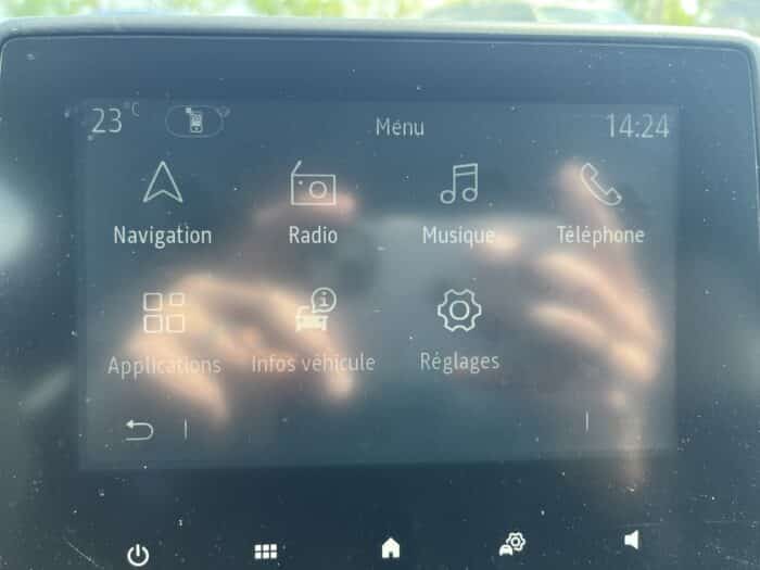 Renault Captur Techno E-Tech full hybrid 145 - Image 24