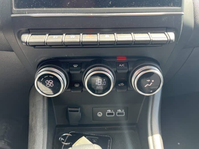 Renault Captur Techno E-Tech full hybrid 145 - Image 28