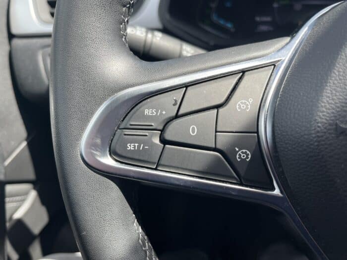 Renault Captur Techno E-Tech full hybrid 145 - Image 32