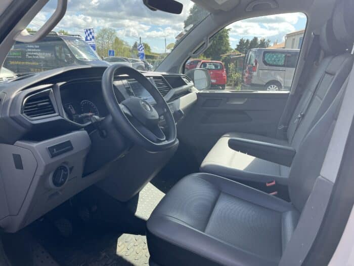 Volkswagen Transporter BUSINESS LINE L1 2.0 TDI 150 BVM6 - Image 9
