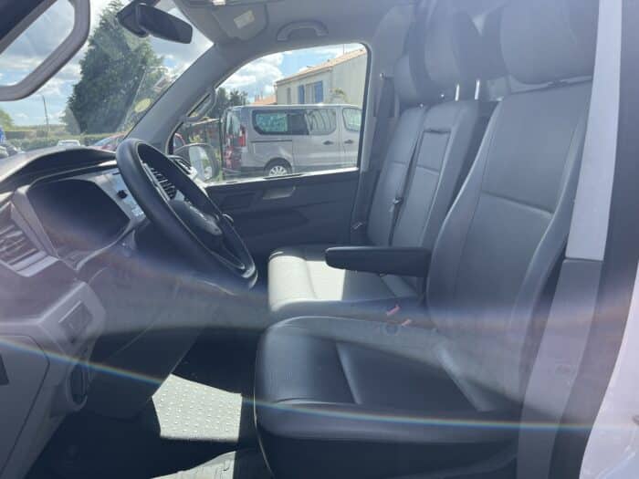 Volkswagen Transporter BUSINESS LINE L1 2.0 TDI 150 BVM6 - Image 10