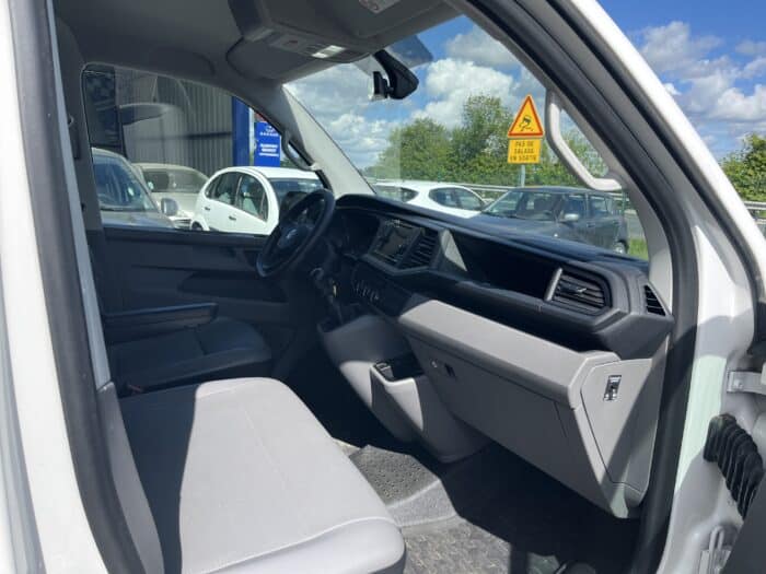 Volkswagen Transporter BUSINESS LINE L1 2.0 TDI 150 BVM6 - Image 11