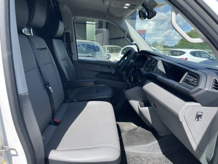Volkswagen Transporter BUSINESS LINE L1 2.0 TDI 150 BVM6 - Image 12