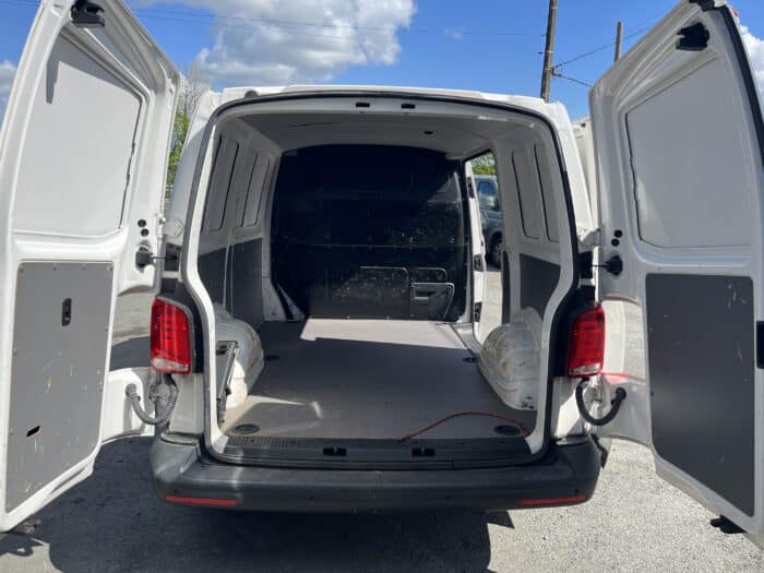 Volkswagen Transporter BUSINESS LINE L1 2.0 TDI 150 BVM6 - Image 13