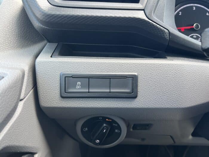 Volkswagen Transporter BUSINESS LINE L1 2.0 TDI 150 BVM6 - Image 23