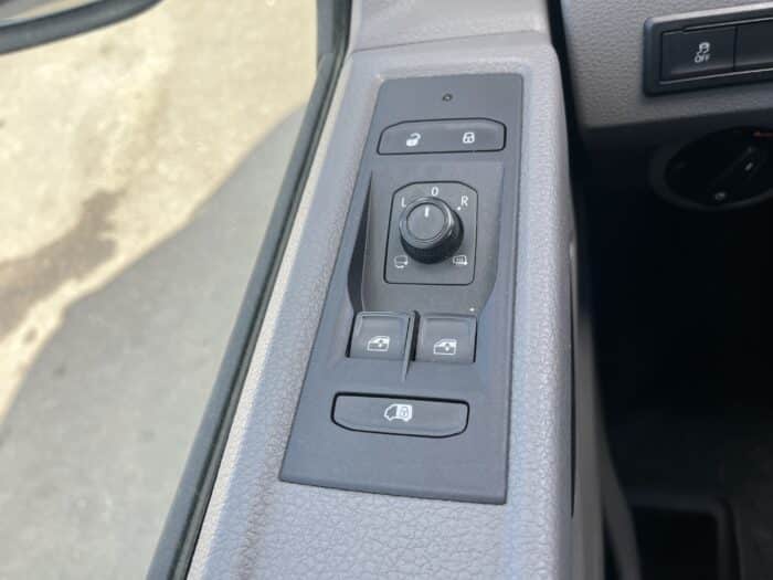 Volkswagen Transporter BUSINESS LINE L1 2.0 TDI 150 BVM6 - Image 24