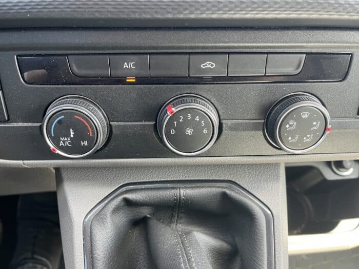 Volkswagen Transporter BUSINESS LINE L1 2.0 TDI 150 BVM6 - Image 26