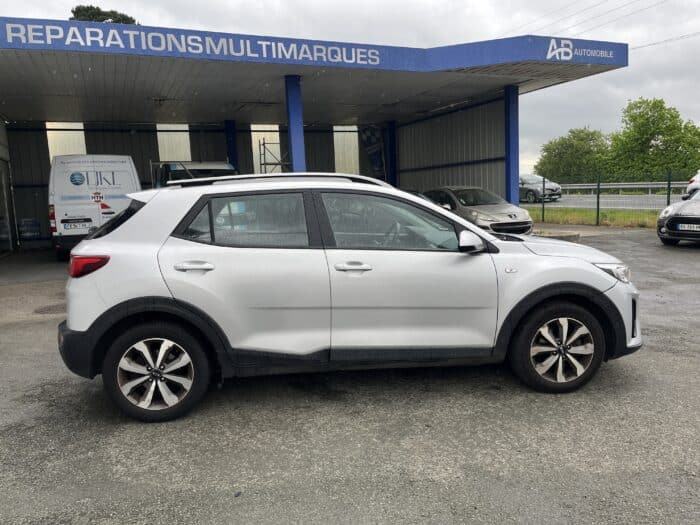 Kia Stonic 1.0 T-GDi 100 ch BVM6 Active Business - Image 8