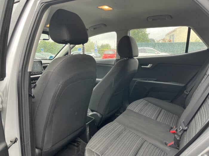 Kia Stonic 1.0 T-GDi 100 ch BVM6 Active Business - Image 11