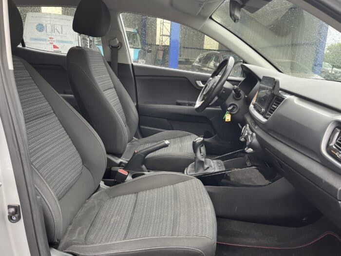 Kia Stonic 1.0 T-GDi 100 ch BVM6 Active Business - Image 18