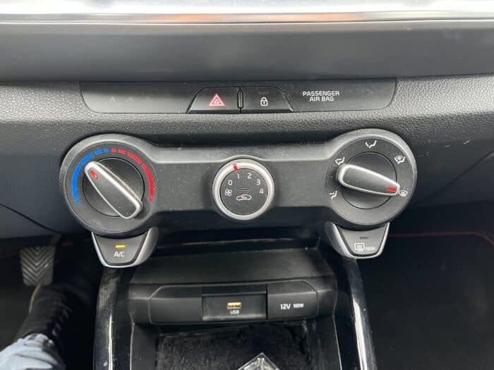 Kia Stonic 1.0 T-GDi 100 ch BVM6 Active Business - Image 22